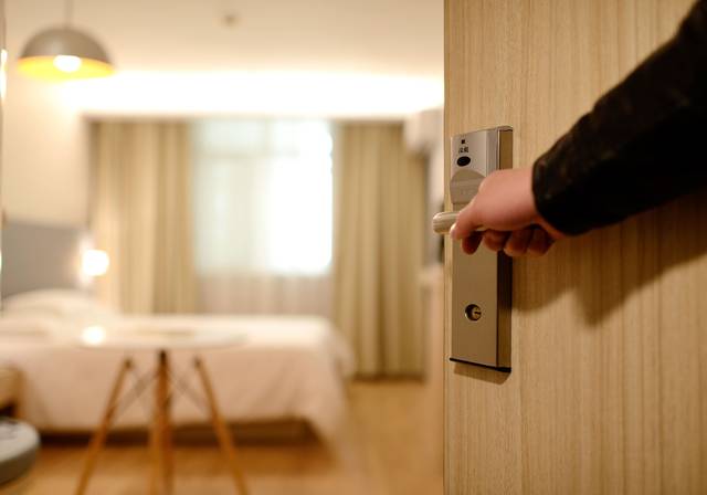 2704481_web1_hotel-1330850_1920