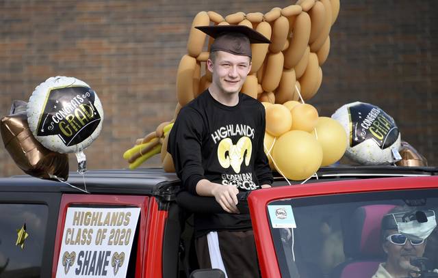 2710710_web1_VND-HighlandsGradsParade02-060620