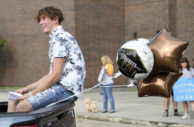 2710710_web1_VND-HighlandsGradsParade04-060620