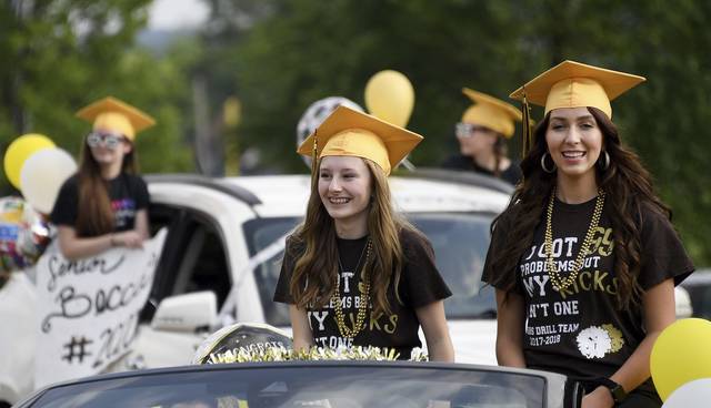 2710710_web1_VND-HighlandsGradsParade05-060620