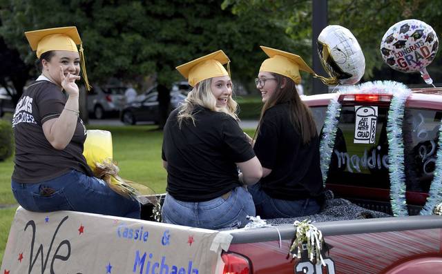 2710710_web1_VND-HighlandsGradsParade08-060620