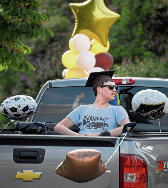 2710710_web1_VND-HighlandsGradsParade11-060620