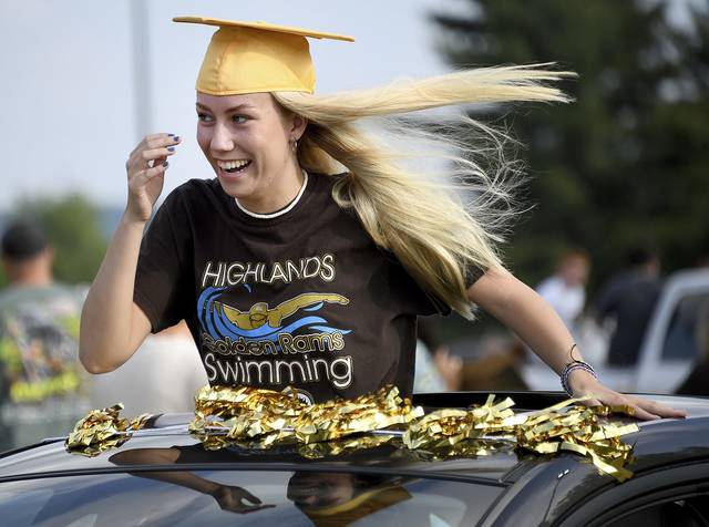 2710710_web1_VND-HighlandsGradsParade12-060620