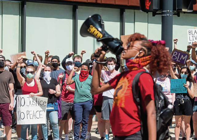 2711389_web1_ptr-BakerySquareProtest005-060720