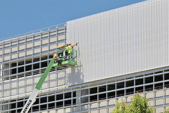 2714648_web1_nj-AHNhospitalConstriction5-060920
