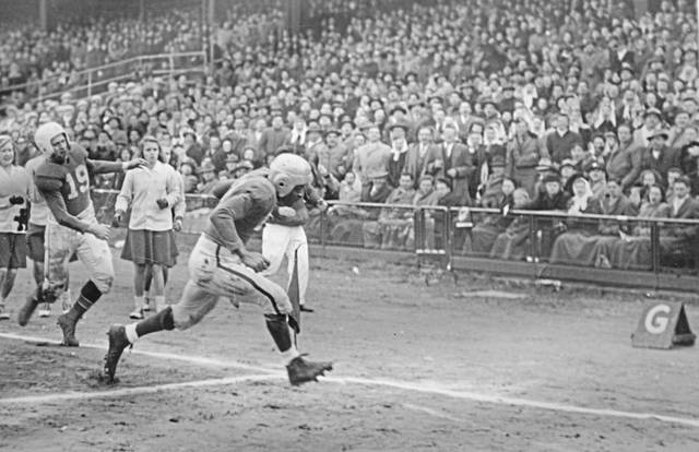 New Western Pa. high school QB award honors trailblazer Willie Thrower