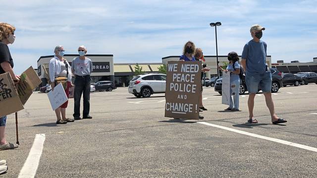 2719305_web1_ptr-DillonProtest-061020.jfif