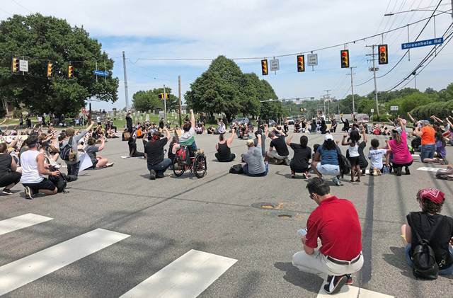 2719305_web1_ptr-DillonProtest4-061020
