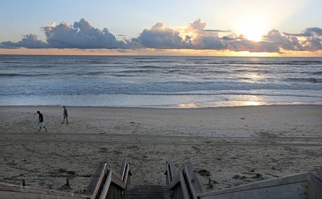 2729935_web1_AP20127760836946