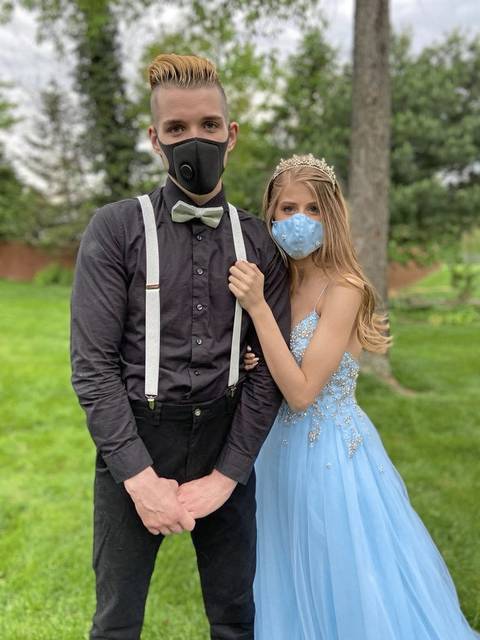 2730275_web1_gtr-liv-promdresses-lainie2-061620