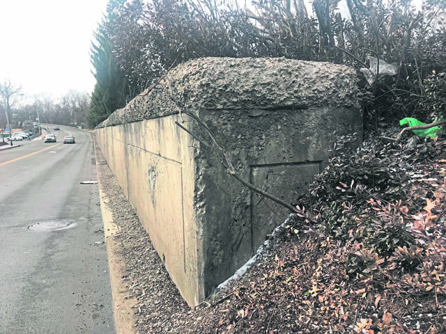 2742966_web1_oakmont-wall