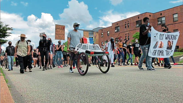 2752800_web1_ptr-Dillonprotest3-062020