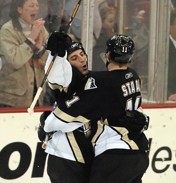 2758477_web1_CAP-PENGUINS-ISLANDERS29-02--1-