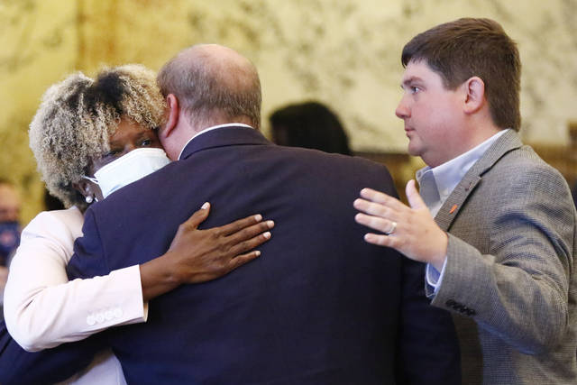 2775979_web1_2775979-7911042d080b4ee8a228f49368f43705