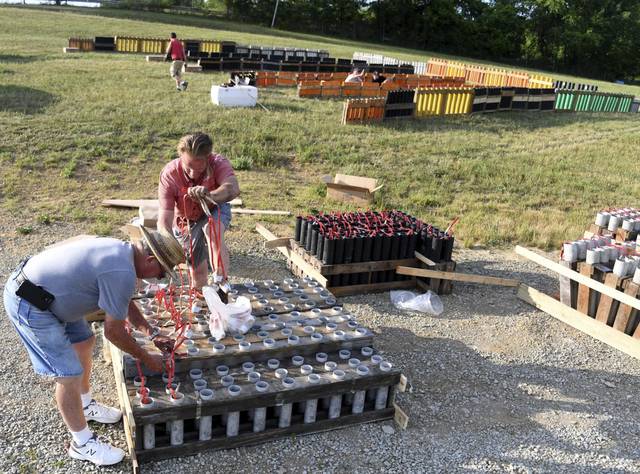 2786931_web1_gtr-fireworksprep01-060420