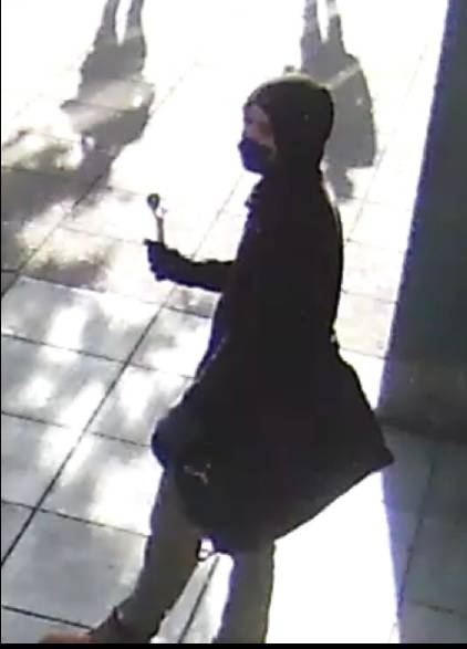 2805520_web1_Dollar-Bank-vandal-3