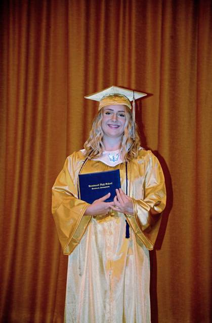 2821002_web1_shr-brentwoodgrad1-072320