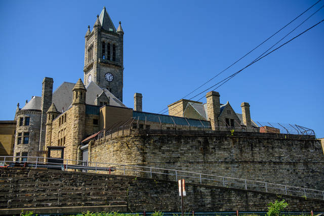 2826927_web1_gtr-FayPrison005-071118
