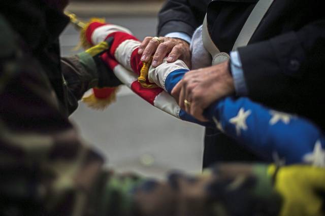2828132_web1_VND-LO-vetsdayparade1531-111118