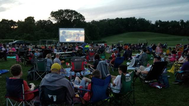 2839084_web1_movies-in-the-park