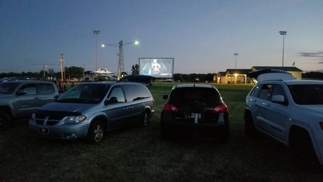 2839084_web1_plum-movies-in-the-park