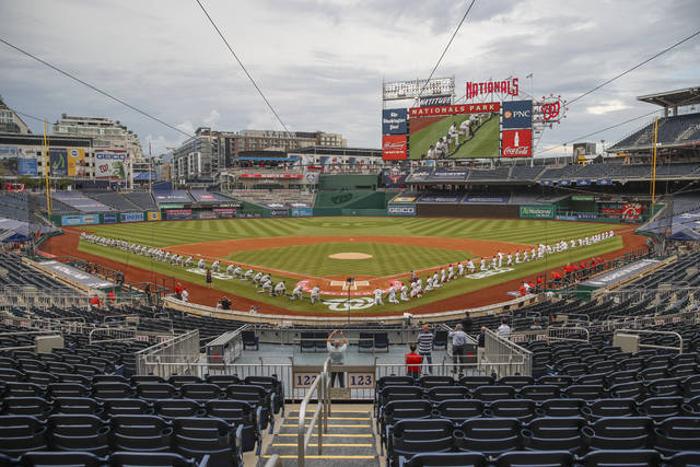 Yankees, Nationals kneel in Black Lives Matter salute; Fauci tosses 1st pitch<span class="headline-video">Video <i class="fa-solid fa-circle-play"></i></span>