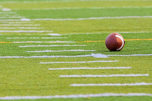 2879830_web1_footballstock17