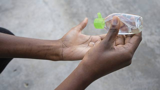 2892903_web1_web-handsanitizer