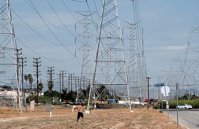 2920461_web1_ptr-califblackouts-081620
