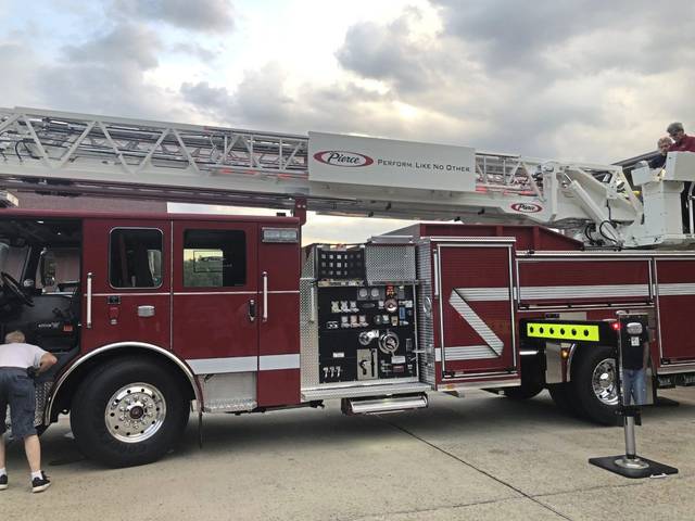 2949147_web1_vnd-LadderFireTruck2-082620