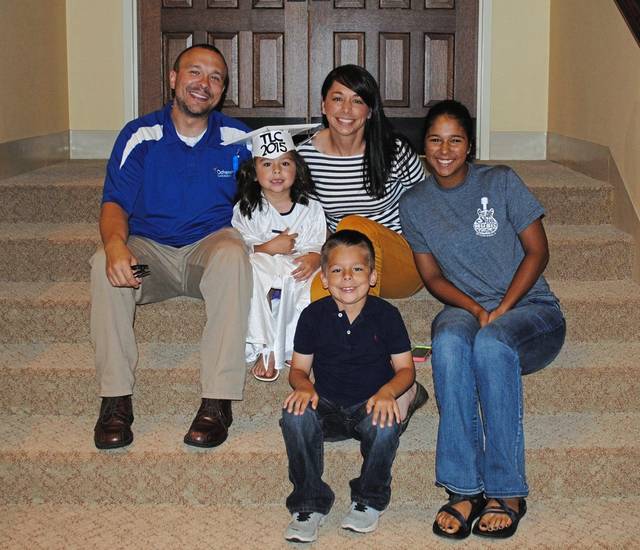 2951977_web1_hromanik-family-2