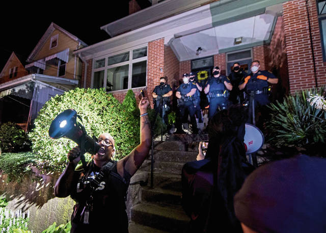 2989631_web1_PTR-Protest0001-090620