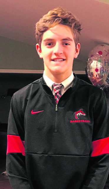 Fox Chapel basketball star Eli Yofan trades his soccer cleats for golf clubs