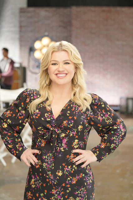 2994486_web1_Kelly-Clarkson-in-owen0910