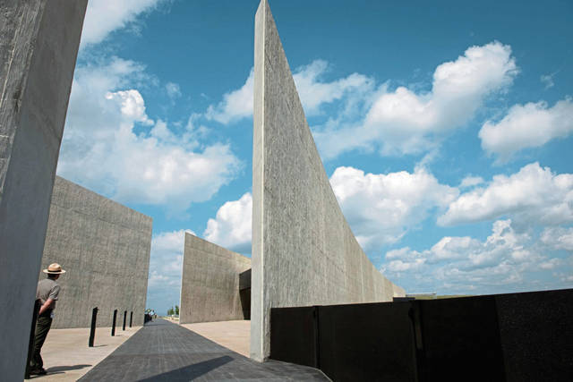 3006764_web1_gtr-flight93memorialGALLERY36