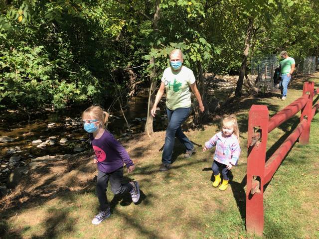 3035318_web1_PHP-shadetreeplanting-100120--1-