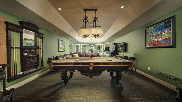 3039760_web1_her-8milmansion8-100120