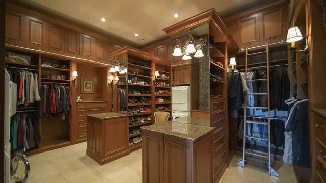 3039760_web1_her-8milmansion9-100120
