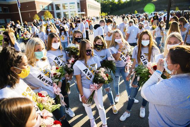 3043200_web1_shr-tjhocoparade-11-100120