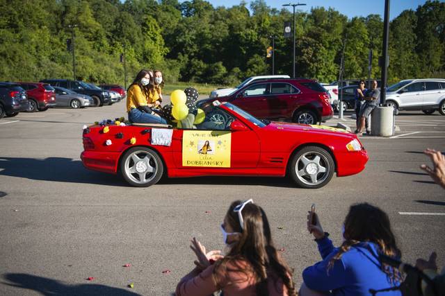 3043200_web1_shr-tjhocoparade-16-100120