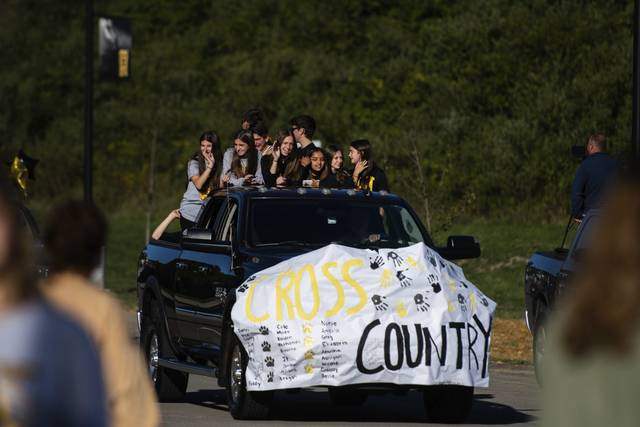 3043200_web1_shr-tjhocoparade-2-100120