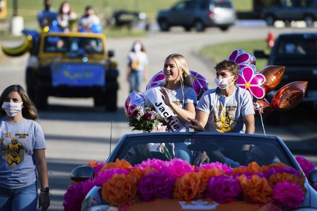 3043200_web1_shr-tjhocoparade-7-100120