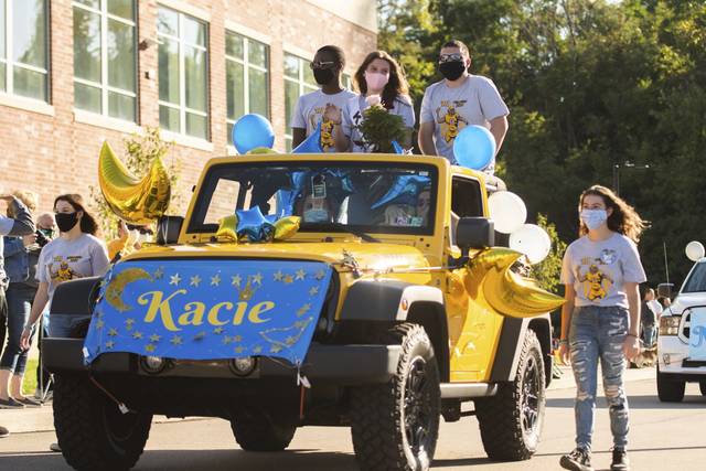 3043200_web1_shr-tjhocoparade-9-100120