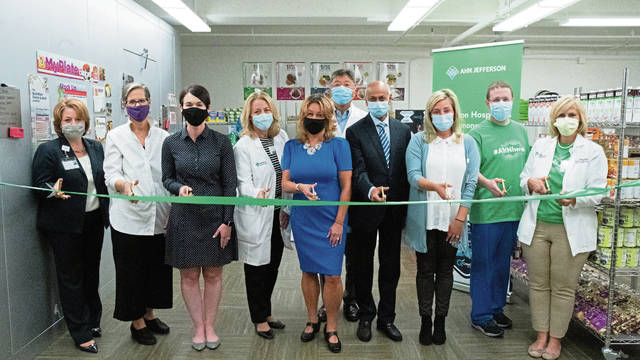 3047508_web1_shr-jeffhospfoodcenter2-100120
