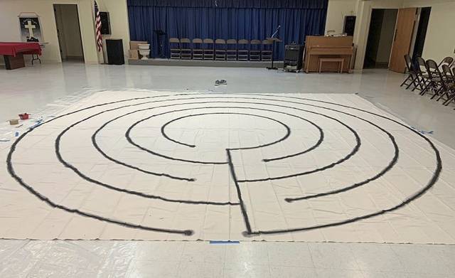3064328_web1_mobile-prayer-circle