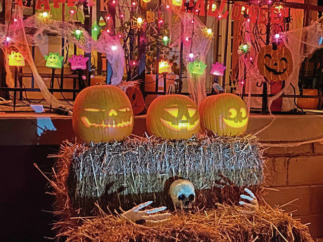 3068325_web1_vnd-HalloweenHouse3-100120