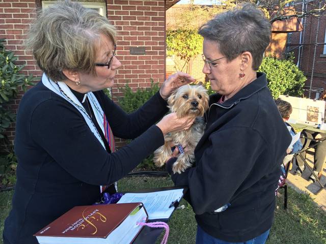 3071627_web1_gtr-lo-PetBlessing-100719