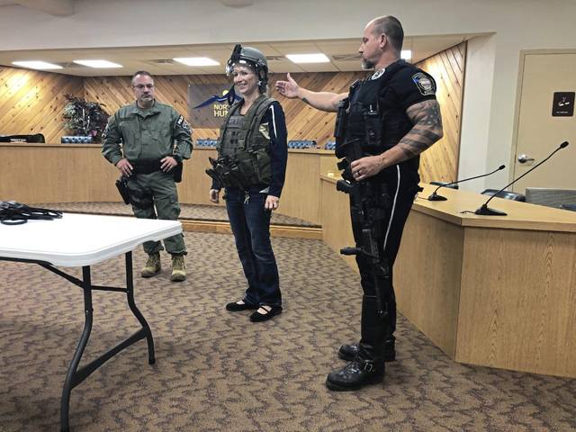 3080720_web1_gtr-NHcitizenpolice2