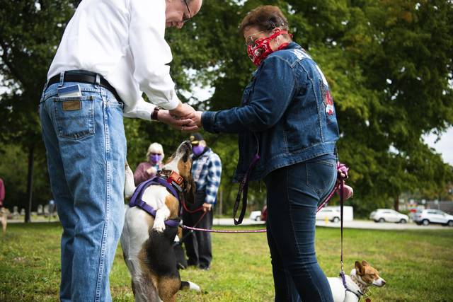 3088638_web1_vnd-AnimalBlessing-267-100520