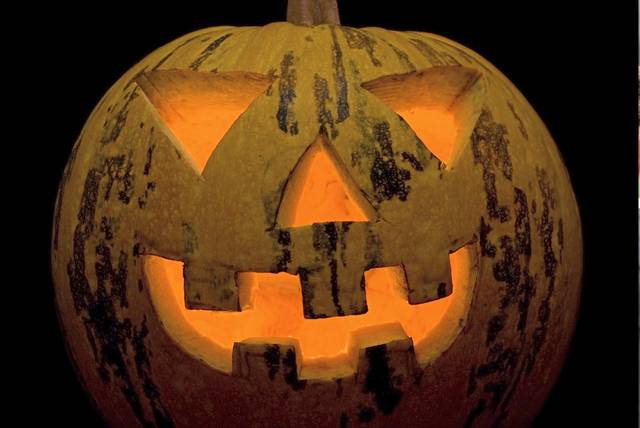 3093917_web1_halloween-pumpkin